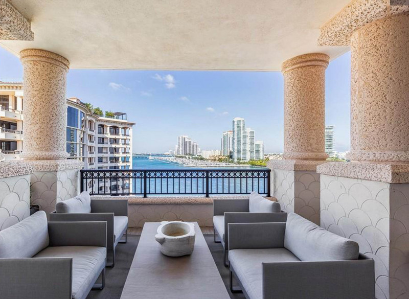 Tennis star Caroline Wozniacki is looking to sell her waterfront condo in Miami Beach, Florida for $17.5 million.