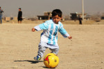 (SP)AFGHANISTAN-KABUL-AFGHAN BOY RECEIVED MESSI'S JERSEY