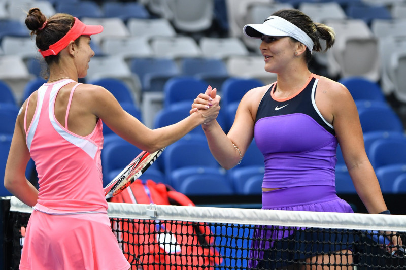 Bianca Andreescu și Mihaela Buzărnescu, după meciul direct de la Australian Open / Foto: Profimedia