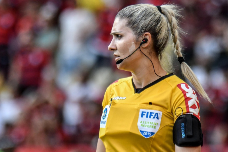 Rio De Janeiro, Brazil. 28th July, 2019. Assistant referee Neuza Ines Back during Flamengo x Botafogo, a match valid for the 12th round of the Brazilian Championship, held at the Maracan stadium, located in Rio de Janeiro, on Sunday (28). Credit: Nayra Ha