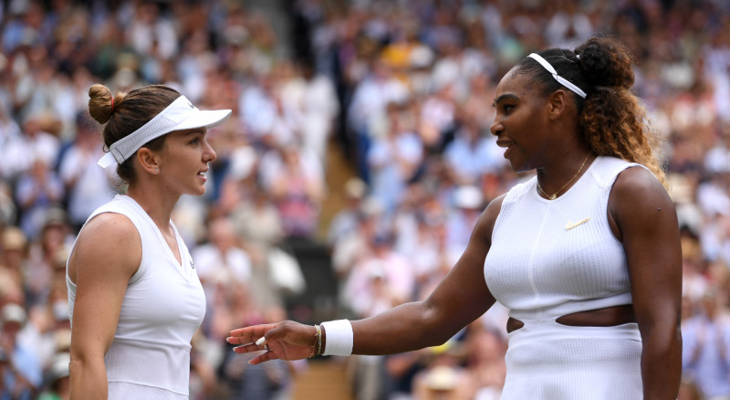 Simona Halep și Serena Williams, după ultimul meci direct, finala Wimbledon 2019 / Foto: Getty Images