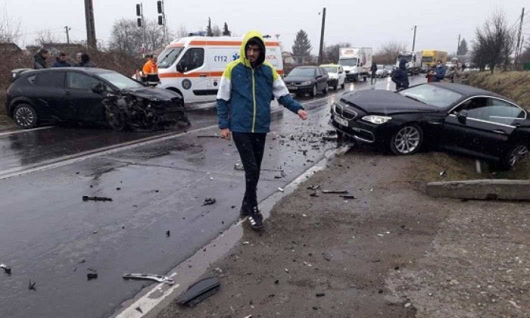 Video Cinci FotbaliÈ™ti Romani ImplicaÈ›i Intr Un Accident Rutier Grav In Drum Spre Stadion