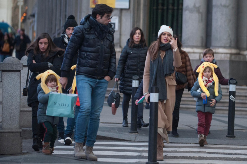 Sara Carbonero e Iker Casillas cabalgata en familia en Madrid
