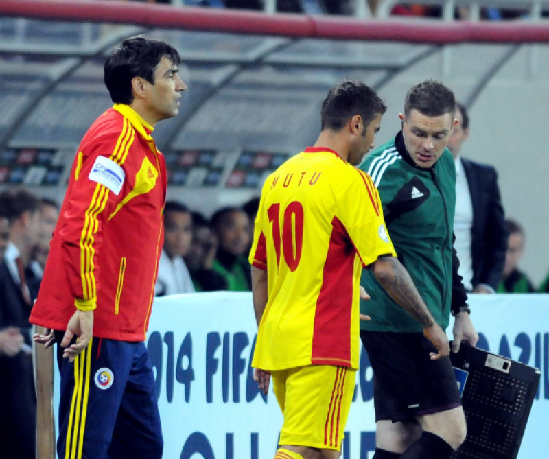 Victor Pițurcă și Adrian Mutu, în timpul meciului România - Olanda 1-4 / Foto: Sport Pictures