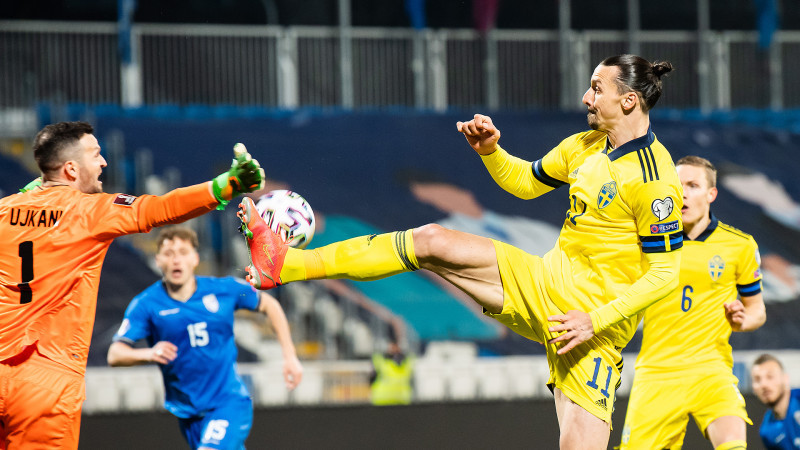 Zlatan Ibrahimovic, în meciul din Kosovo / Foto: Twitter@svenskfotboll
