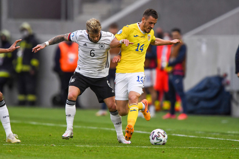 Răzvan Oaidă și Niklas Dorsch, în meciul România U21 - Germania U21 / Foto: Profimedia