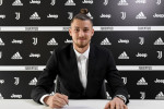 Radu Drăgușin, după semnarea contractului cu Juventus / Foto: Twitter@juventusfc