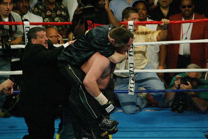 MIKE TYSON and KEVIN MCBRIDE fight at the MCI CenterMcBride won in the 6th by a callWashington, DC - 11.06.05