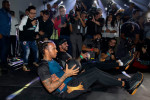 Lewis Hamilton spars with boxing champion Julio Cesar Chavez