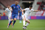 Luke Shaw și Andrei Ivan, în meciul Anglia - România / Foto: Getty Images