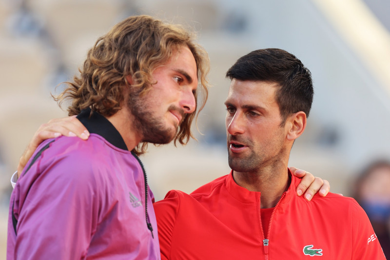 Novak Djokovic și Stefanos Tsitsipas, după finala Roland Garros / Foto: Getty Images
