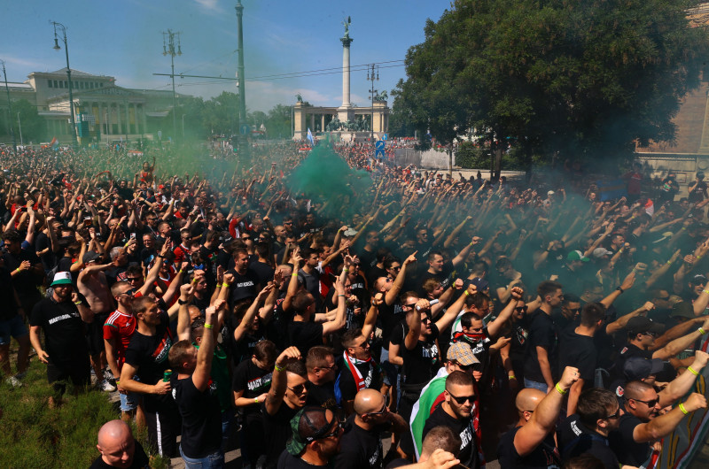 Suporterii unguri, în Budapesta, înaintea partidei cu Portugalia / Foto: Profimedia