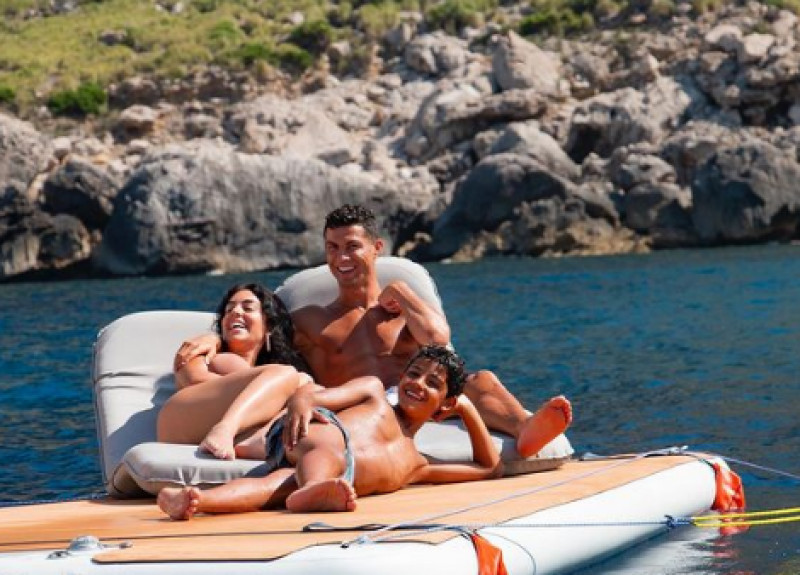 Ronaldo, Georgina şi cei patru copii se relaxează în Insulele Baleare / Foto: Instagram @georginagio