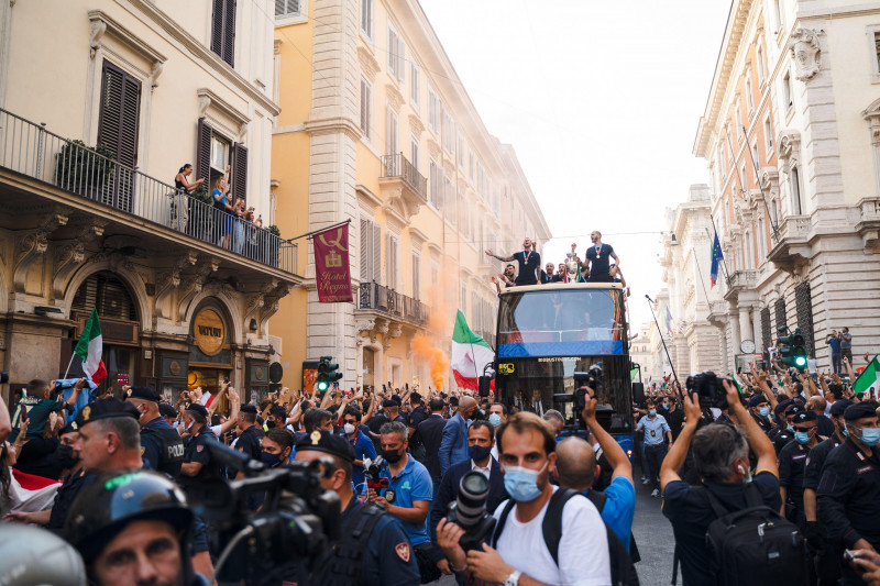 ROME, ITALY - JULY 12, 2021. The footballers of the Italian national team celebrate the victory at Euro 2020 by exhibiting the European Cup from an open bus with a tour in the center of Rome. Credit: Andrea Petinari/Medialys Images/Alamy Live News