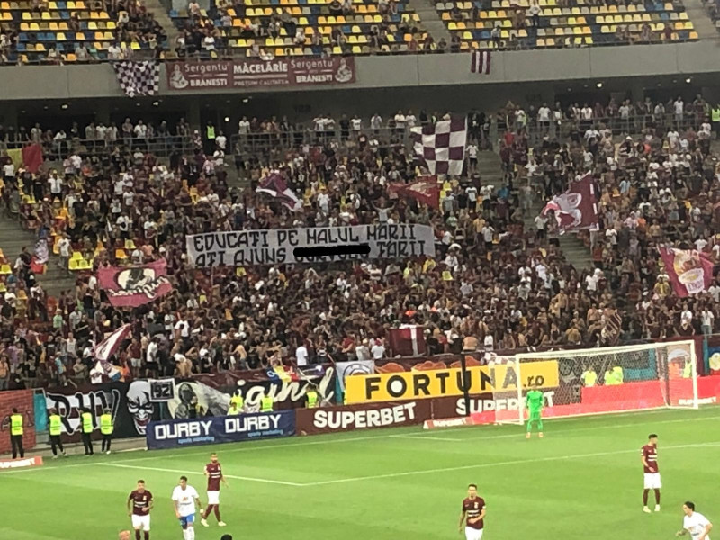 Banner-ul afișat de suporterii Rapidului, la meciul cu Farul / Foto: Digi Sport