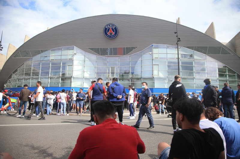 Paris: PSG's Supporters Waiting For Messi Outside Parc des Pinces