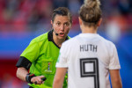Valenciennes, Frankreich. 12th June, 2019. referee/referee Kateryna MONZUL (Ukraine) admonished Svenja HUTH (GER), preliminaries group B, match 15, Germany (GER) - Spain (ESP) 1: 0, on 12.06.2019 in Valenciennes. Football Women World Cup 2019 from 07.06.