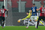 Ciprian Tătărușanu, în momentul în care a salvat penalty-ul lui Lautaro Martinez în Milan - Inter / Foto: Profimedia
