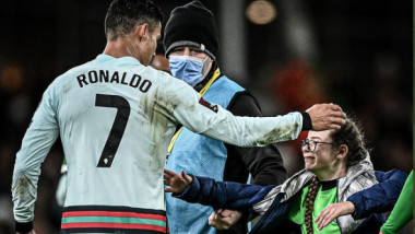 Ce i-a spus fetița de 11 ani lui Cristiano Ronaldo pentru a primi tricoul lui + ce amendă are de plătit