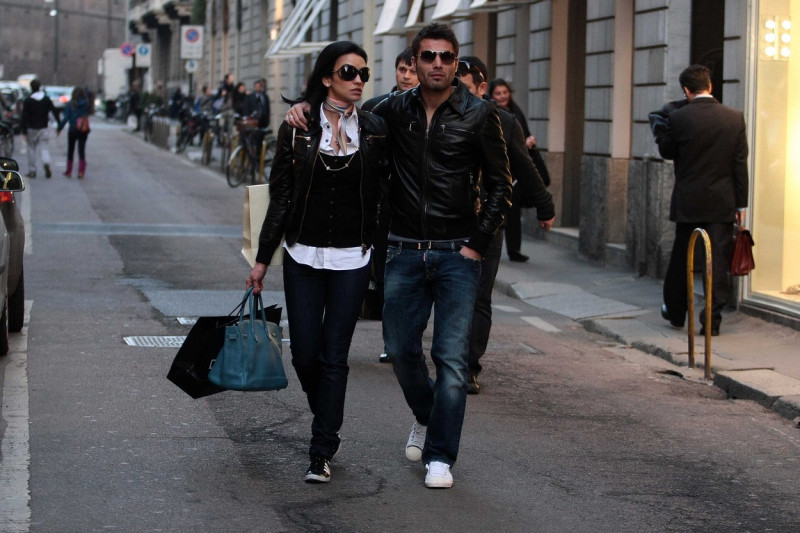 adrian mutu with wife consuelo shopping in milan