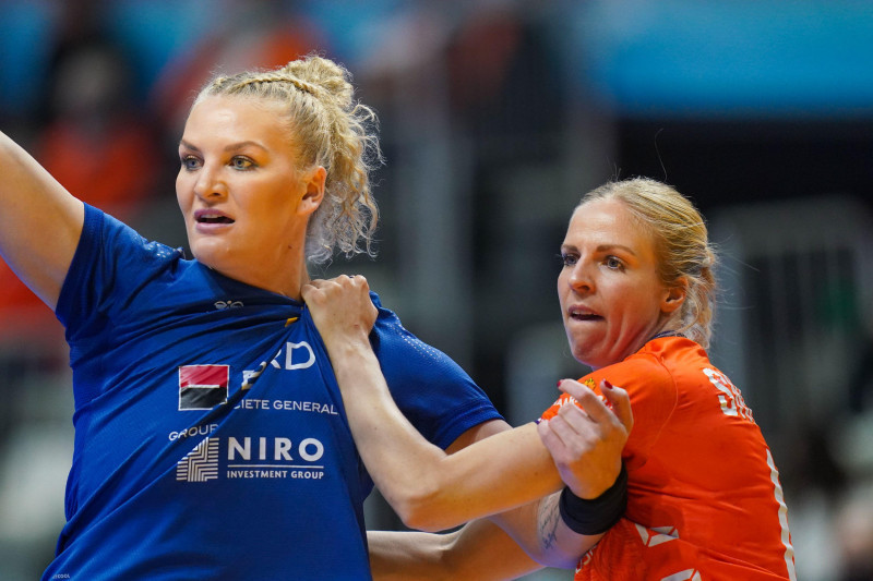 TORREVIEJA, SPAIN - DECEMBER 9: Danick Snelder of Netherlands during the 25th IHF Women's World Championship match between Netherlands and Romania at Palacio de Deportes de Torrevieja on December 9, 2021 in Torrevieja, Spain (Photo by Henk Seppen/Orange P
