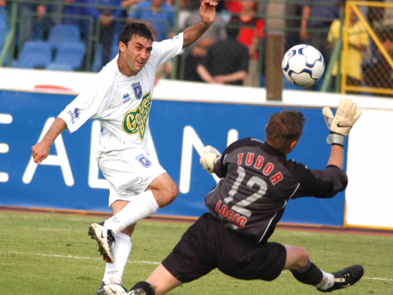 FOTBAL:U CRAIOVA-STEAUA 0-1 DIVIZIA A (30.05.2004)