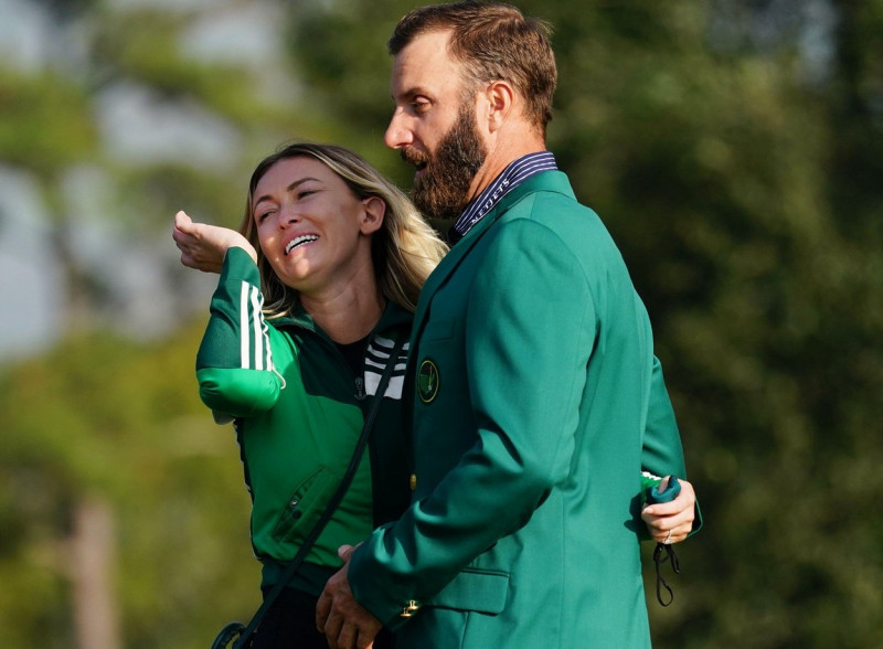 Augusta, United States. 15th Nov, 2020. 2020 champion Dustin Johnson wears the Green Jacket for the first time standing with Paulina Gretzky after the final round of the 2020 Masters golf tournament at Augusta National Golf Club in Augusta, Georgia on Sun