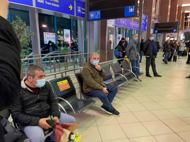 Mihai Stoichiță, la aeroport, în așteptarea lui Ladislau Boloni / Foto: Digi Sport