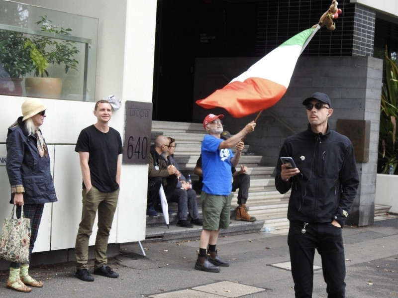 Novak Djokovic's Melbourne Hotel is surrounded by more protestors!