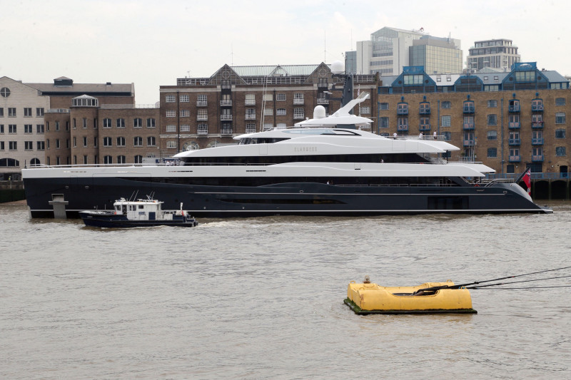 London, UK. 5th July, 2018. In an extraordinary show of billionaire wealth Tottenham Football Club owners Joe Lewis's Super yacht Aviv (light blue) has been joined on the Thames by Tower Bridge by the brand new $100m Elandess (dark blue) reportedly owned