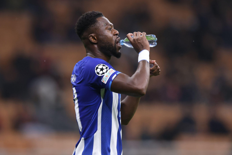 Milan, Italy, 3rd November 2021. Chancel Mbemba of FC Porto drinks water from a plastic bottle during the UEFA Champions League match at Giuseppe Meazza, Milan. Picture credit should read: Jonathan Moscrop / Sportimage
