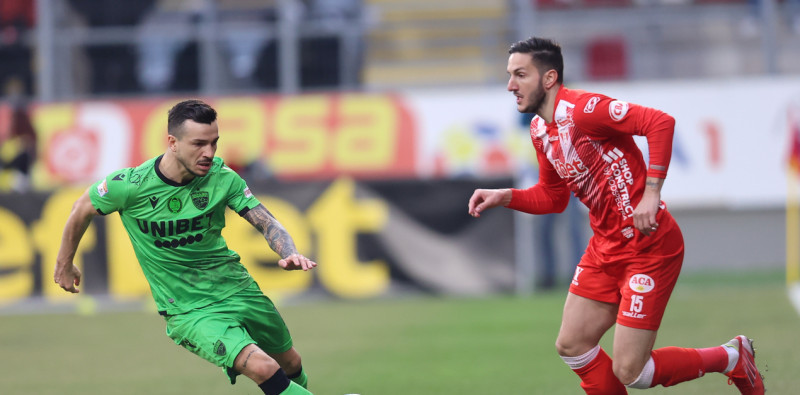 Cosmin Matei, în UTA - Dinamo / Foto: Sport Pictures