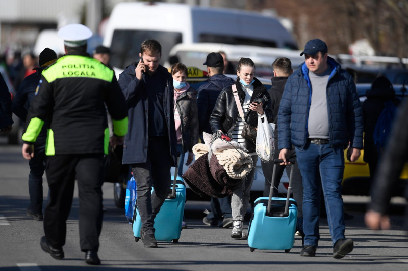 Ukrainians Flee Across Border to Romania
