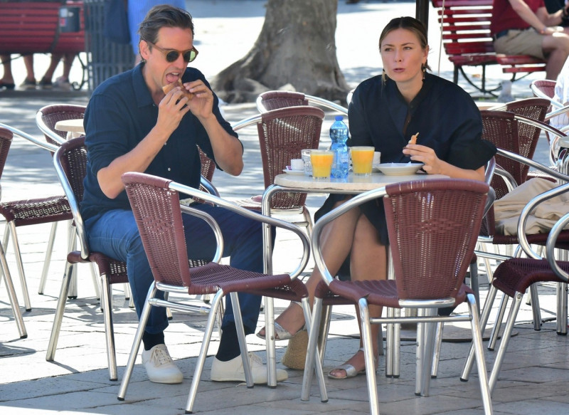 *EXCLUSIVE* Russian tennis player Maria Sharapova and her boyfriend Alexander Gilkes share a crossiant before enjoying some sightseeing in Venice