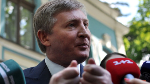 Un român câștiga într-o zi cât alții într-un an, dar a ”gafat”: ”Să vezi că mă împușcă” / ”Când sunteți toți în stradă, te las”