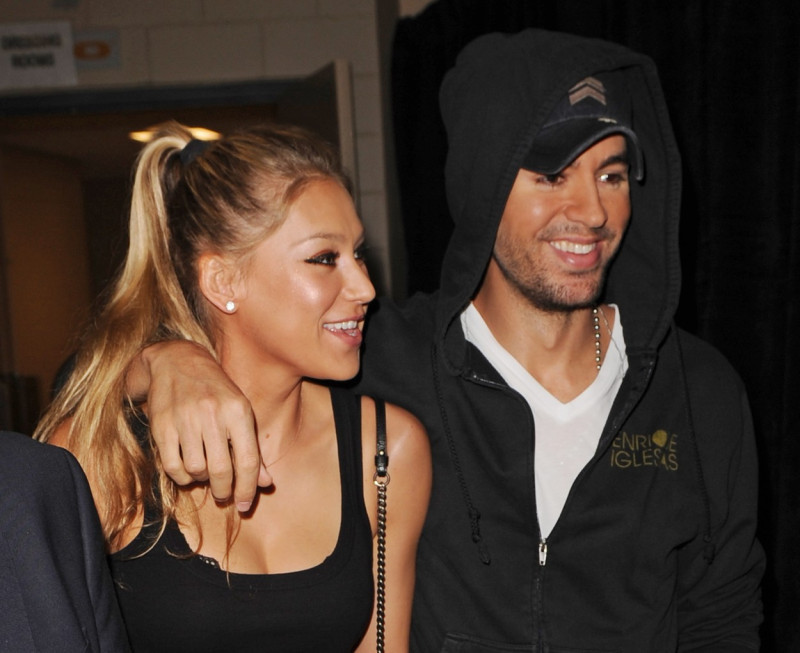 ANNA KOURNIKOVA ENRIQUE IGLESIAS BACKSTAGE DURING THE Y100 S JINGLE BALL CONCERT