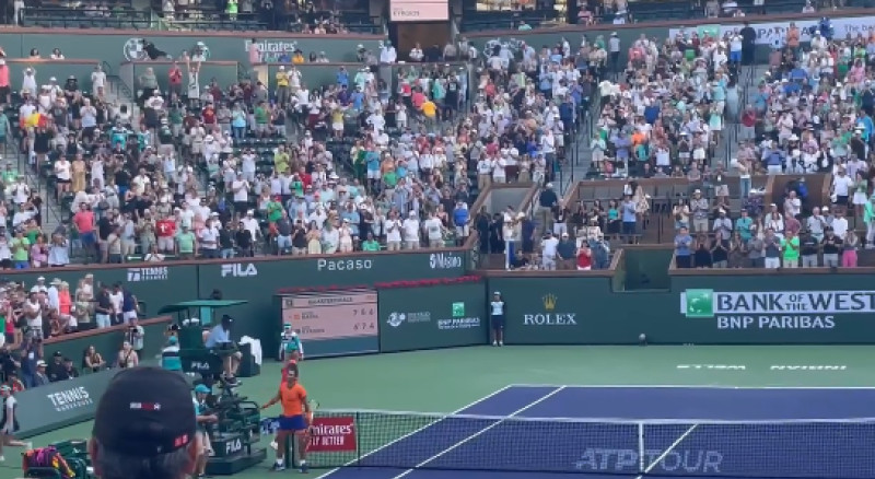 Nick Kyrgios a fost aproape să lovească un copil de mingi / Foto: Captură Twitter@villievang
