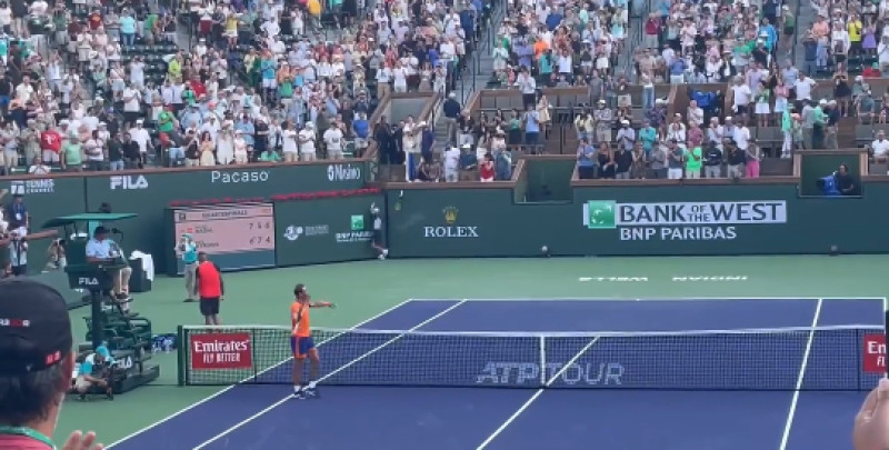 Nick Kyrgios a fost aproape să lovească un copil de mingi / Foto: Captură Twitter@villievang