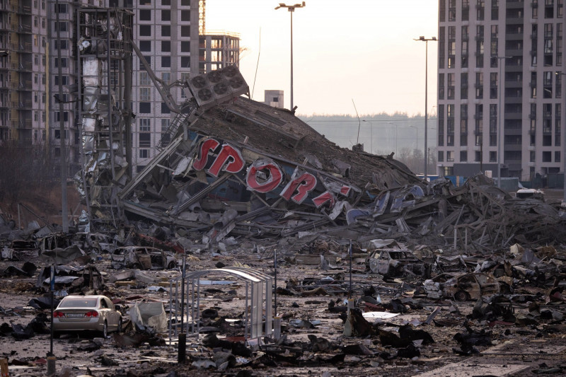 Deadly Shelling Flattens Shopping Mall - Kyiv
