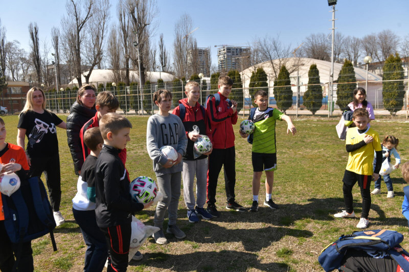 Răzvan Burleanu şi copiii ucraineni4