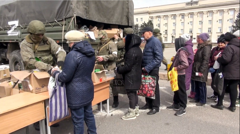 Distribution of humanitarian aid in Kherson