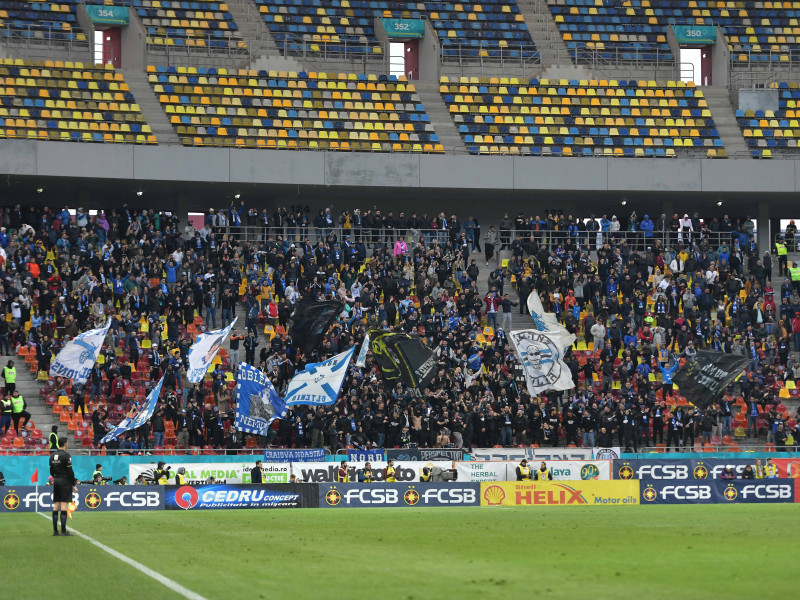 Suporterii Universității Craiova, la meciul cu FCSB / Foto: Sport Pictures