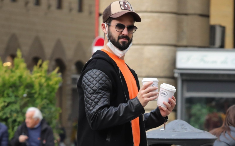 *EXCLUSIVE* Real Madrid midfielder Isco and his partner Sara Salamo enjoy a family holiday in Florence