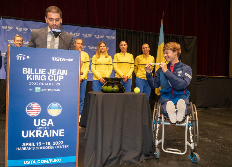 Sportivele din Ucraina și SUA, înaintea barajului de Billie Jean King Cup / Foto: Twitter@BJKCup