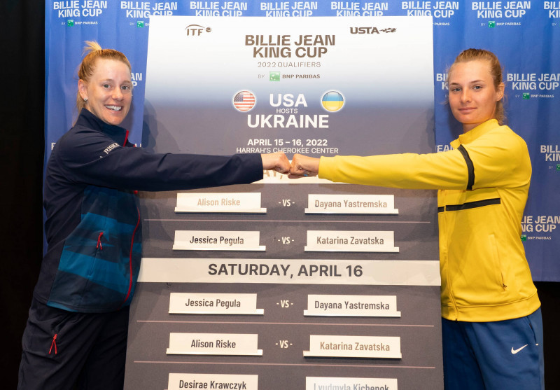 Sportivele din Ucraina și SUA, înaintea barajului de Billie Jean King Cup / Foto: Twitter@BJKCup