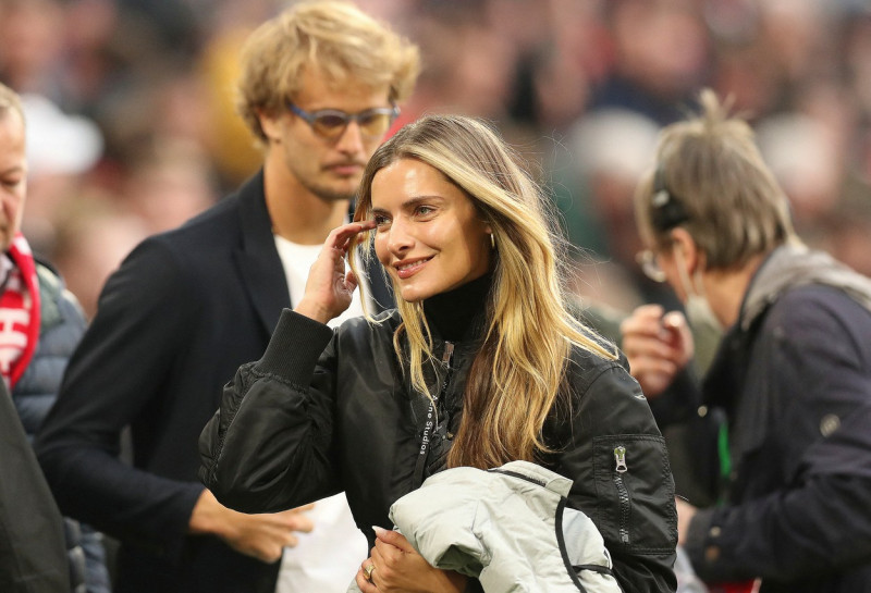 Alexander Zverev a fost preyent la sărbătoarea de titlu a lui Bayern Munchen, alături de iubita sa, Sophia Thomalla (14)