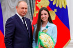 Vladimir Putin i-a decorat pe campionii olimpici ai Rusiei / Foto: Profimedia