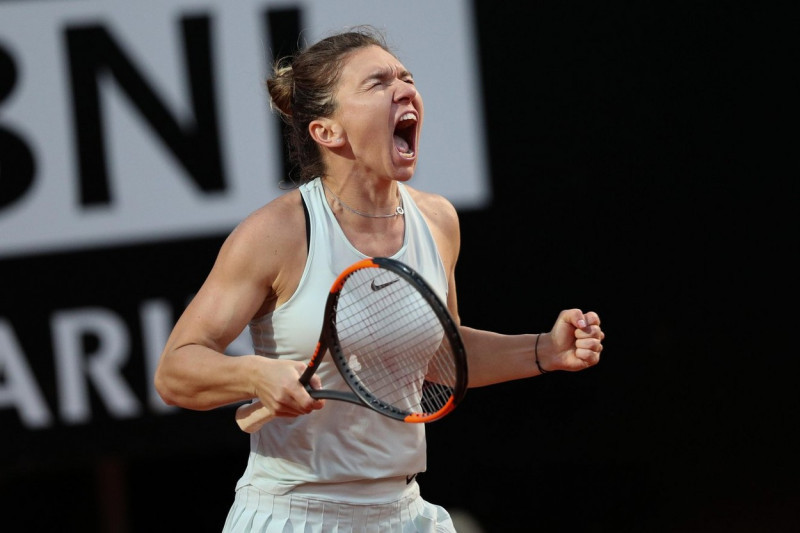 Foro Italico, Rome, Italy. 19th May, 2018. Italian Open Tennis; Simona Halep (ROU) celebrates after winning her semifinal match against Maria Sharapova (RUS) Credit: Action Plus Sports/Alamy Live News