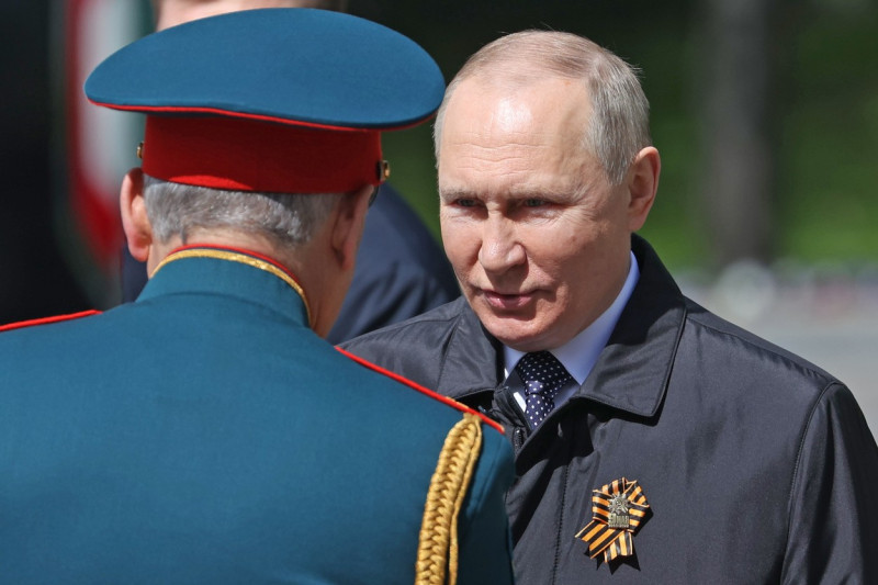 Wreath laying ceremony at Tomb of Unknown Soldier in Moscow