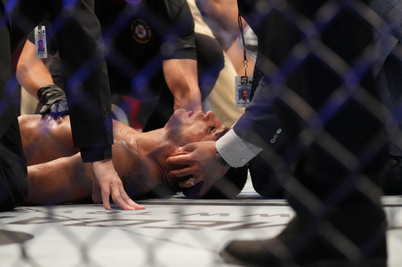 Phoenix, Arizona, United States. 07th May, 2022. PHOENIX, AZ - MAY 7: Tony Ferguson is knocked out by Michael Chandler in their Lightweight bout during the UFC 274 event at Footprint Center on May 7, 2022 in Phoenix, Arizona, United States. (Photo by Loui
